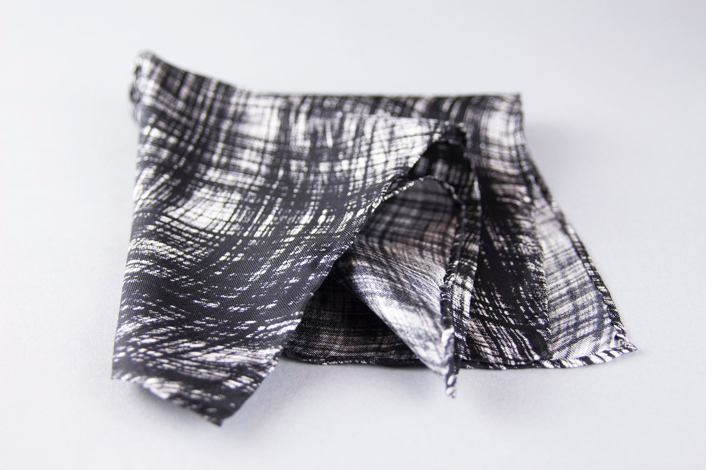 "DARK WAVES" SILK TWILL POCKET SQUARE